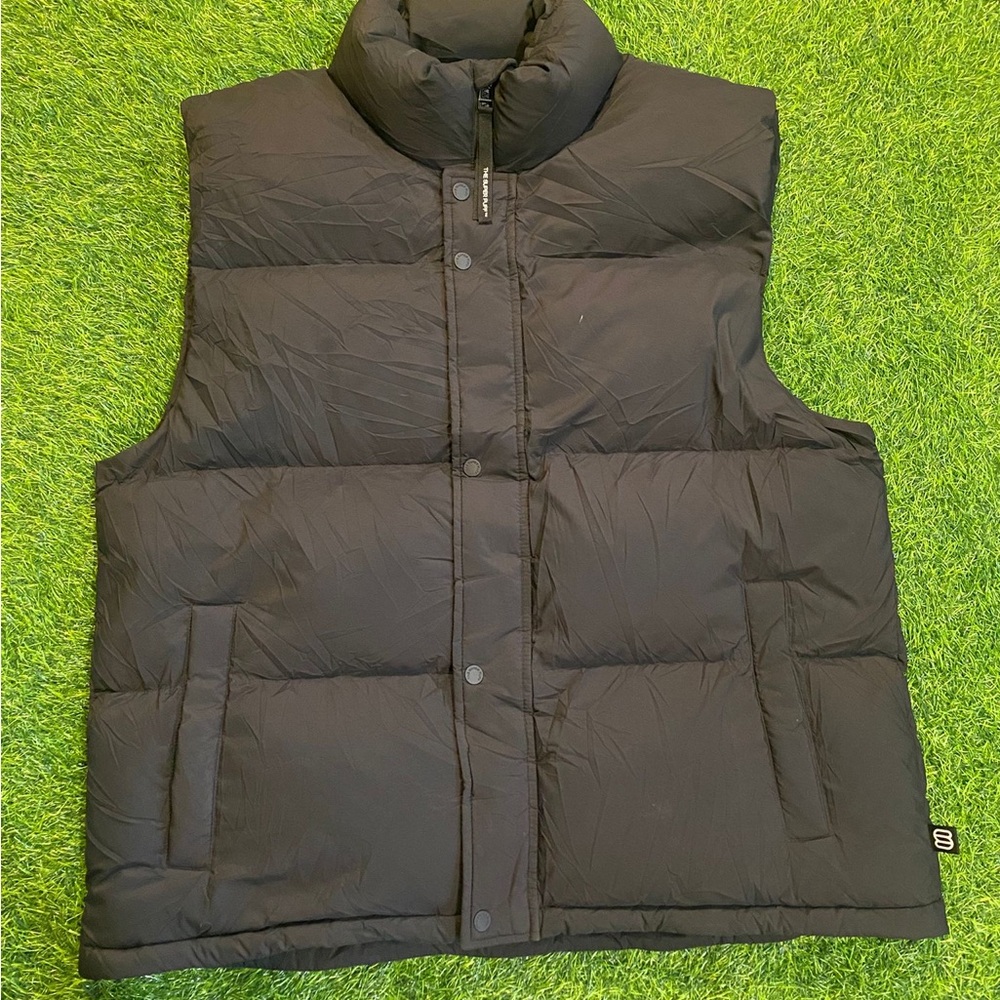 TNA Aritzia the super puff men’s down vest size 2XL